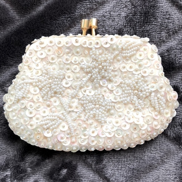 Delill Handbags - Vintage Handmade Delill Sequined and Beaded Coin Purse